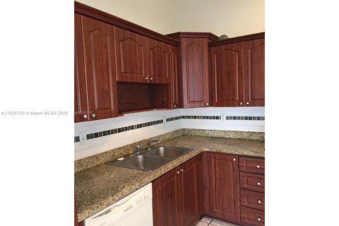 House in Homestead, Florida 4 bedrooms, 147.34 sq.m. № 1790229 - photo 3