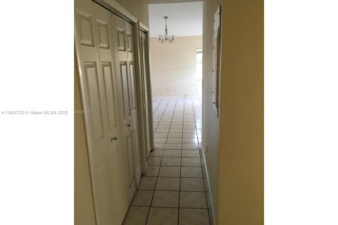 House in Homestead, Florida 4 bedrooms, 147.34 sq.m. № 1790229 - photo 6