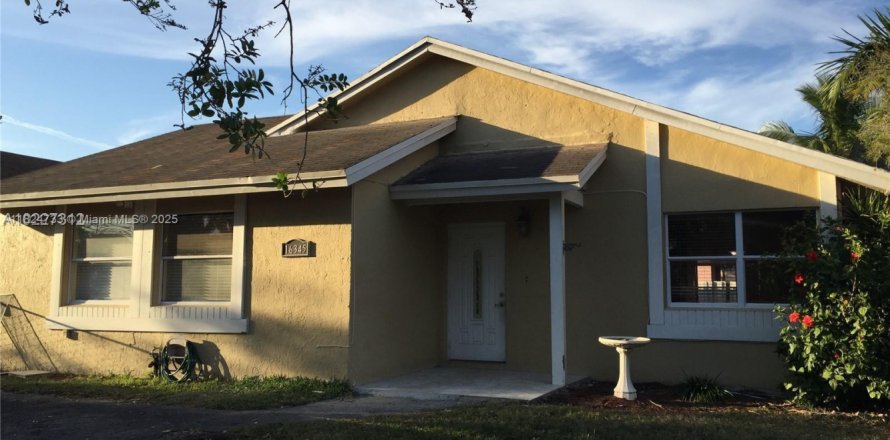 House in Homestead, Florida 4 bedrooms, 147.34 sq.m. № 1790229