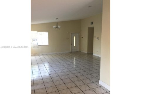 House in Homestead, Florida 4 bedrooms, 147.34 sq.m. № 1790229 - photo 7