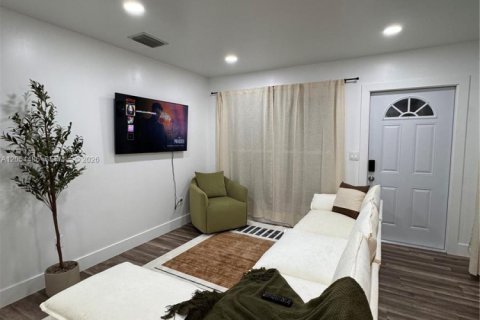 Villa ou maison à louer à Port Charlotte, Floride: 3 chambres № 2249496 - photo 6
