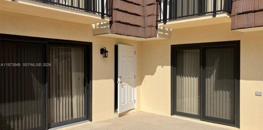 Townhouse in Palm Beach Gardens, Florida 2 bedrooms, 148.27 sq.m. № 2033603