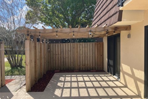 Townhouse in Palm Beach Gardens, Florida 2 bedrooms, 148.27 sq.m. № 2033603 - photo 2