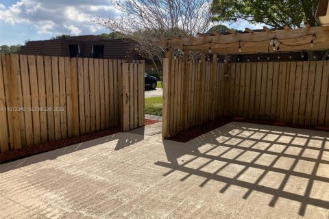 Townhouse in Palm Beach Gardens, Florida 2 bedrooms, 148.27 sq.m. № 2033603 - photo 3