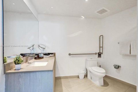 Copropriété à vendre à Hollywood, Floride: 2 chambres, 105.54 m2 № 1861411 - photo 16