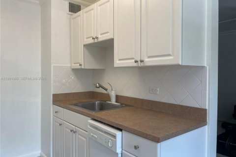 Condo in Fort Lauderdale, Florida, 1 bedroom  № 2056057 - photo 6