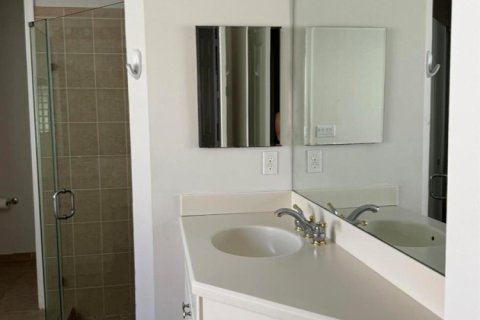 House in Port St. Lucie, Florida 3 bedrooms, 202.71 sq.m. № 2249767 - photo 12