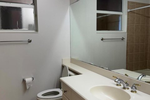 House in Port St. Lucie, Florida 3 bedrooms, 202.71 sq.m. № 2249767 - photo 9