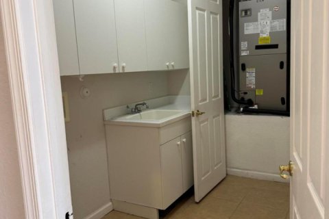 House in Port St. Lucie, Florida 3 bedrooms, 202.71 sq.m. № 2249767 - photo 16