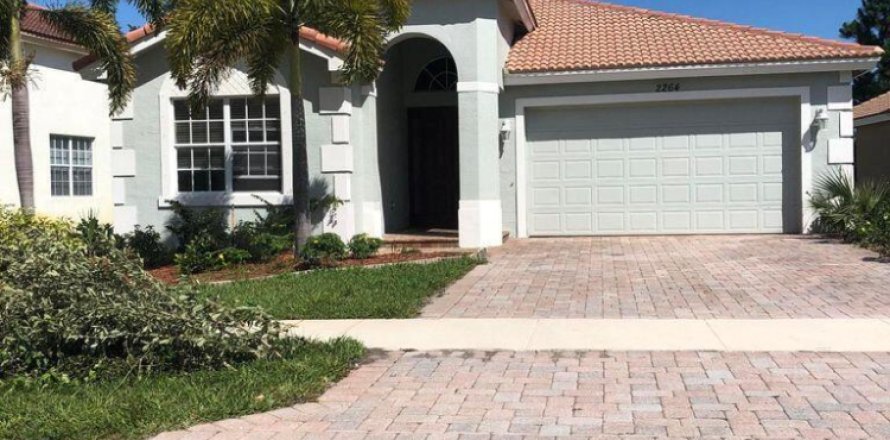 House in Port St. Lucie, Florida 3 bedrooms, 202.71 sq.m. № 2249767