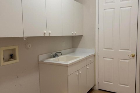 House in Port St. Lucie, Florida 3 bedrooms, 202.71 sq.m. № 2249767 - photo 17