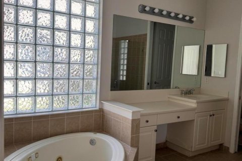 House in Port St. Lucie, Florida 3 bedrooms, 202.71 sq.m. № 2249767 - photo 11