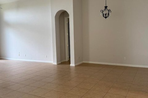 House in Port St. Lucie, Florida 3 bedrooms, 202.71 sq.m. № 2249767 - photo 3