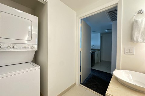 Condominio en venta en Miami, Florida, 1 dormitorio, 64.38 m2 № 1982183 - foto 11