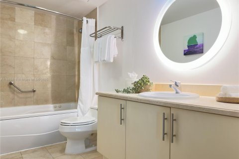 Condominio en venta en Miami, Florida, 1 dormitorio, 64.38 m2 № 1982183 - foto 12