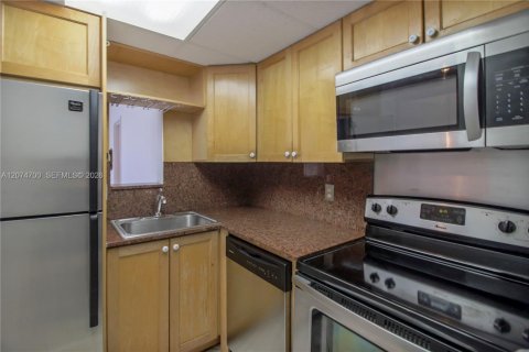Copropriété à vendre à Miami Beach, Floride: 49.24 m2 № 2317927 - photo 6