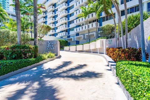 Studio à Condo à Miami Beach, Floride  № 2317927