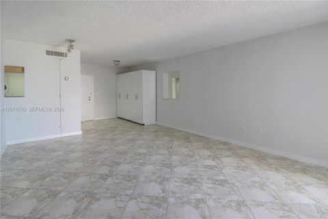 Copropriété à vendre à Miami Beach, Floride: 49.24 m2 № 2317927 - photo 3