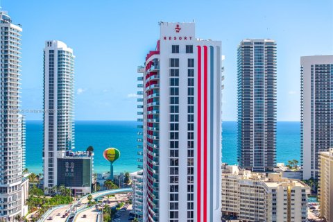 Condominio en venta en Hallandale Beach, Florida, 2 dormitorios, 95.69 m2 № 1887335 - foto 3
