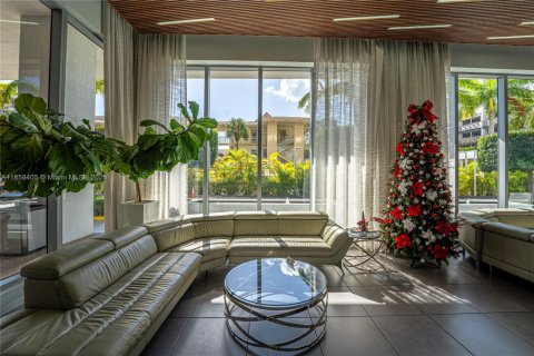 Condominio en venta en Hallandale Beach, Florida, 2 dormitorios, 95.69 m2 № 1887335 - foto 9