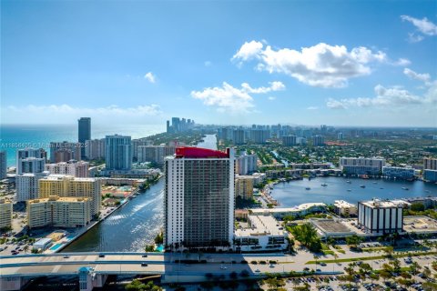 Condominio en venta en Hallandale Beach, Florida, 2 dormitorios, 95.69 m2 № 1887335 - foto 5