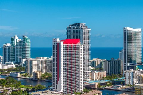Condominio en venta en Hallandale Beach, Florida, 2 dormitorios, 95.69 m2 № 1887335 - foto 2