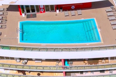 Condominio en venta en Hallandale Beach, Florida, 2 dormitorios, 95.69 m2 № 1887335 - foto 25