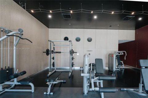 Condominio en venta en Hallandale Beach, Florida, 2 dormitorios, 95.69 m2 № 1887335 - foto 16