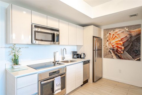 Condominio en venta en Hallandale Beach, Florida, 2 dormitorios, 95.69 m2 № 1887335 - foto 29