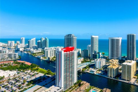 Condominio en venta en Hallandale Beach, Florida, 2 dormitorios, 95.69 m2 № 1887335 - foto 6