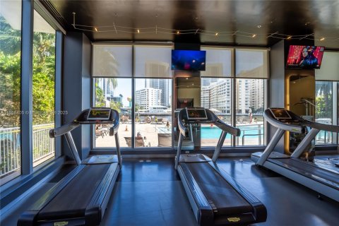 Condominio en venta en Hallandale Beach, Florida, 2 dormitorios, 95.69 m2 № 1887335 - foto 13