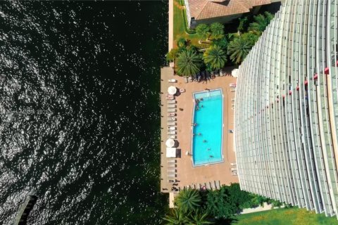 Condominio en venta en Hallandale Beach, Florida, 2 dormitorios, 95.69 m2 № 1887335 - foto 20