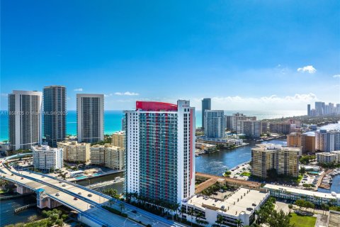 Condominio en venta en Hallandale Beach, Florida, 2 dormitorios, 95.69 m2 № 1887335 - foto 4
