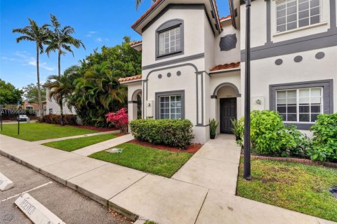 Touwnhouse à vendre à Tamarac, Floride: 2 chambres, 117.8 m2 № 2066273 - photo 3