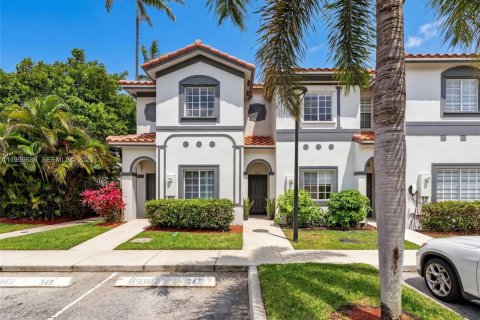 Touwnhouse à vendre à Tamarac, Floride: 2 chambres, 117.8 m2 № 2066273 - photo 2