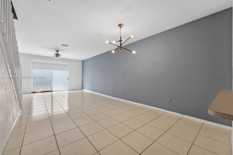 Touwnhouse à vendre à Tamarac, Floride: 2 chambres, 117.8 m2 № 2066273 - photo 6