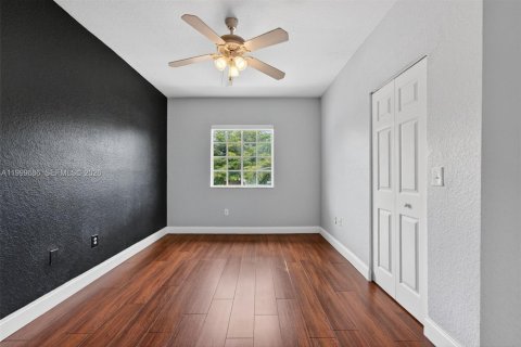 Touwnhouse à vendre à Tamarac, Floride: 2 chambres, 117.8 m2 № 2066273 - photo 11