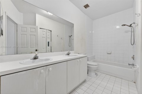 Touwnhouse à vendre à Tamarac, Floride: 2 chambres, 117.8 m2 № 2066273 - photo 15