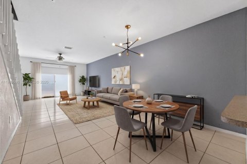 Touwnhouse à vendre à Tamarac, Floride: 2 chambres, 117.8 m2 № 2066273 - photo 5