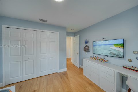 House in Cape Coral, Florida 3 bedrooms, 132.11 sq.m. № 2186260 - photo 19