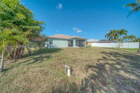 House in Cape Coral, Florida 3 bedrooms, 132.11 sq.m. № 2186260 - photo 28