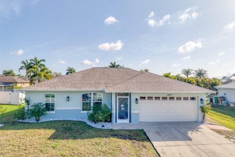 House in Cape Coral, Florida 3 bedrooms, 132.11 sq.m. № 2186260 - photo 29