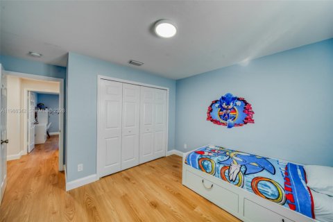 House in Cape Coral, Florida 3 bedrooms, 132.11 sq.m. № 2186260 - photo 23