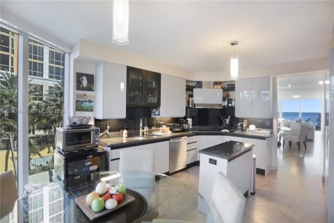 Купить кондоминиум в Санни-Айлс-Бич, Флорида 3 спальни, 194.17м2, № 1995523 - фото 4