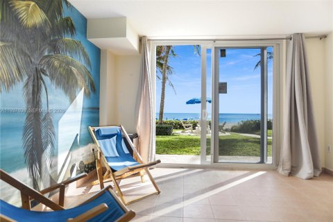 Купить кондоминиум в Санни-Айлс-Бич, Флорида 3 спальни, 194.17м2, № 1995523 - фото 24