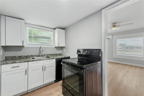 Propiedad comercial en venta en Eagle Lake, Florida, 384.06 m2 № 1906744 - foto 8
