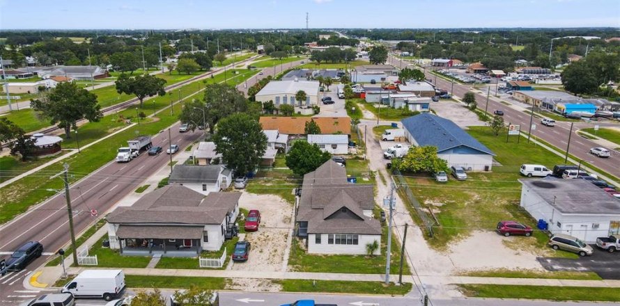Propiedad comercial en Eagle Lake, Florida 384.06 m2 № 1906744