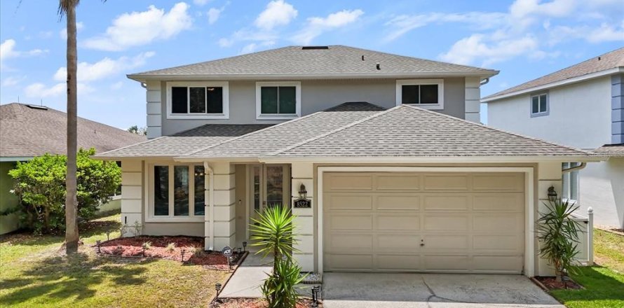 House in Kissimmee, Florida 5 bedrooms, 241.92 sq.m. № 1679762