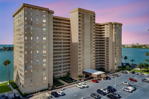 Condominio en venta en Saint Petersburg, Florida, 2 dormitorios, 167.97 m2 № 2149987 - foto 15