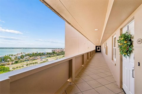 Condominio en venta en Saint Petersburg, Florida, 2 dormitorios, 167.97 m2 № 2149987 - foto 19